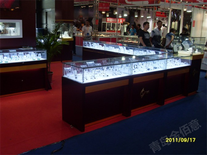 木质烤漆珠宝展柜3
