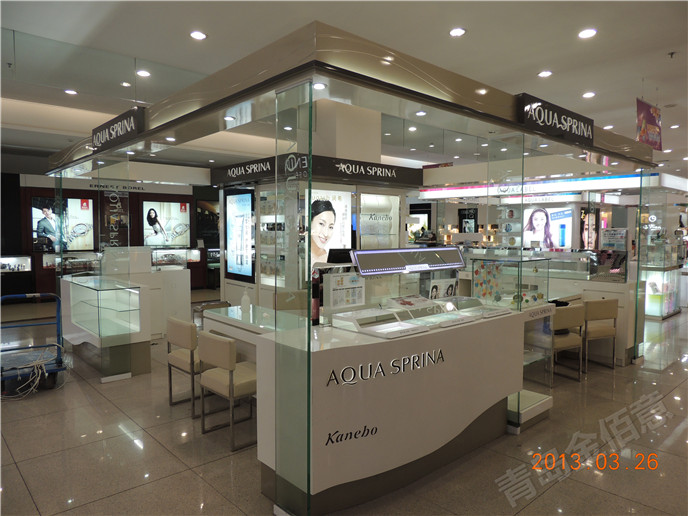 AQUA SPRINA化妆品展柜