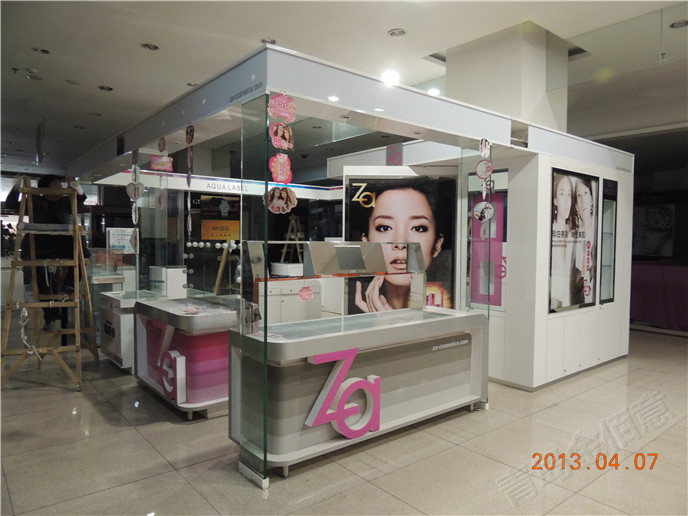 ZA化妆品展柜