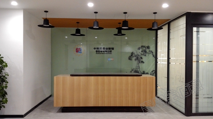 韩国展厅接待台，实木效果